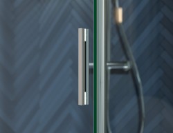 Kabina Przesuwna 8mm Vento uchwyt środek.jpg